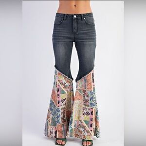 NWT Easel Flare Jeans